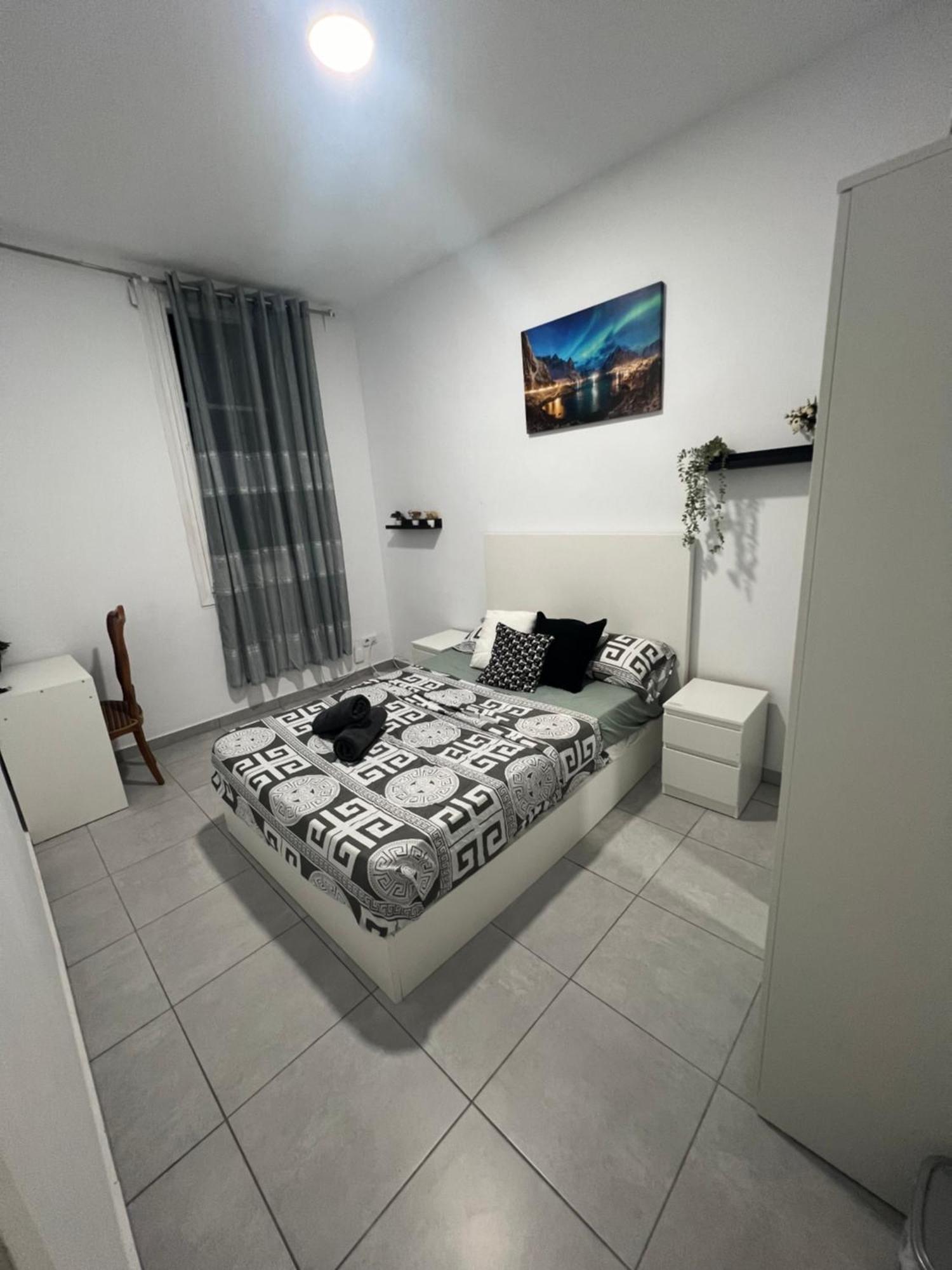 Rooms In Spacious Apartment In City Center Barselona Dış mekan fotoğraf