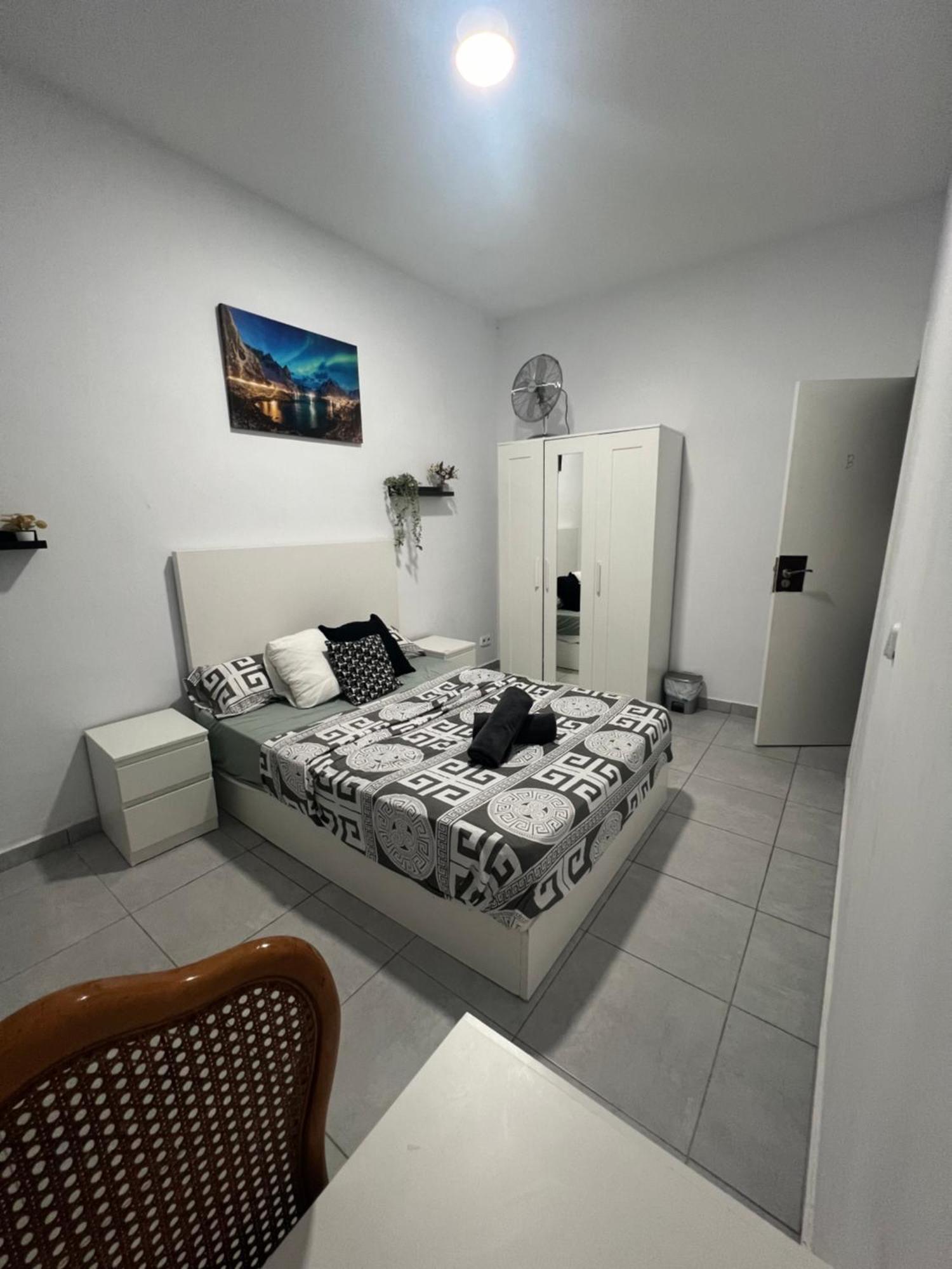 Rooms In Spacious Apartment In City Center Barselona Dış mekan fotoğraf